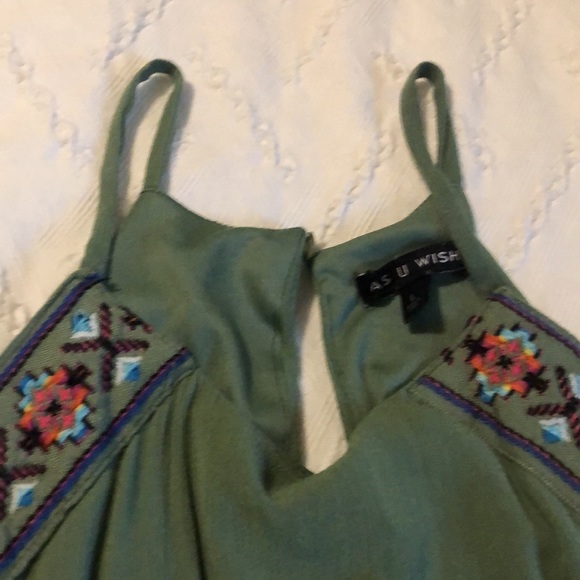 Green Romper (L) with embroidery and tassels - Picture 3 of 4